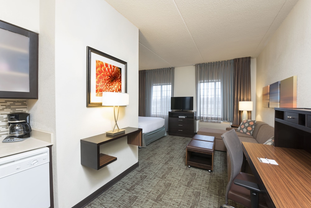Studio Suite, 1 Queen Bed, Kitchen - Photo 2