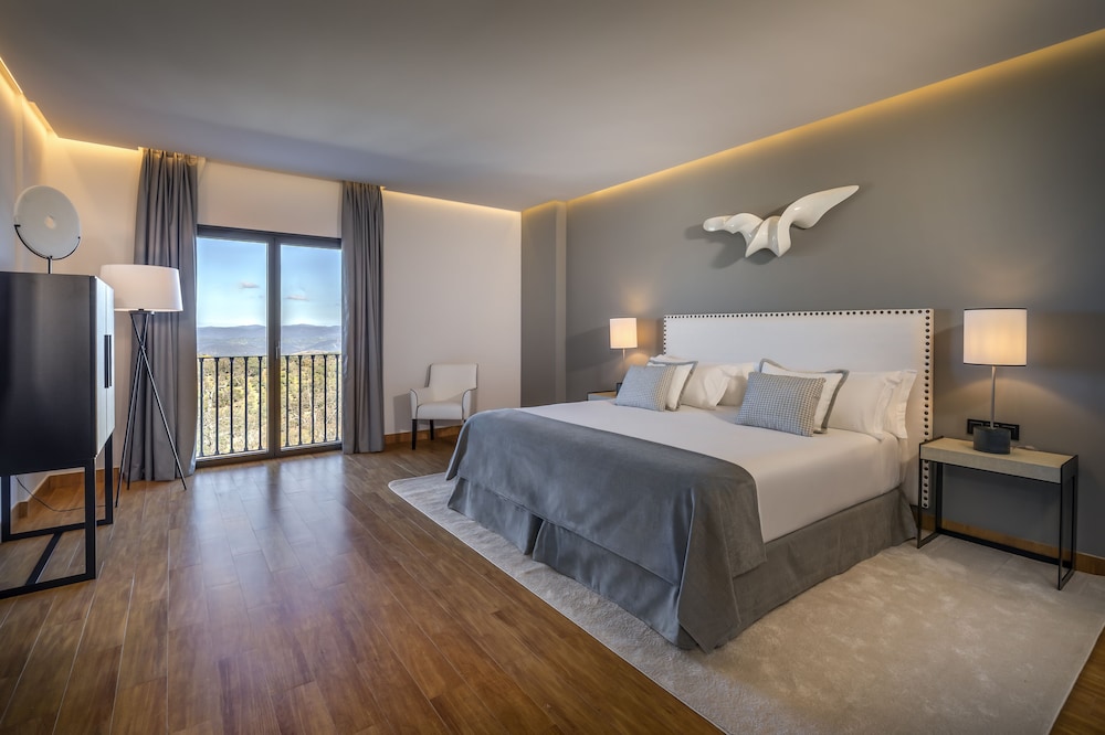 Deluxe Room (with extra bed) - Photo 3