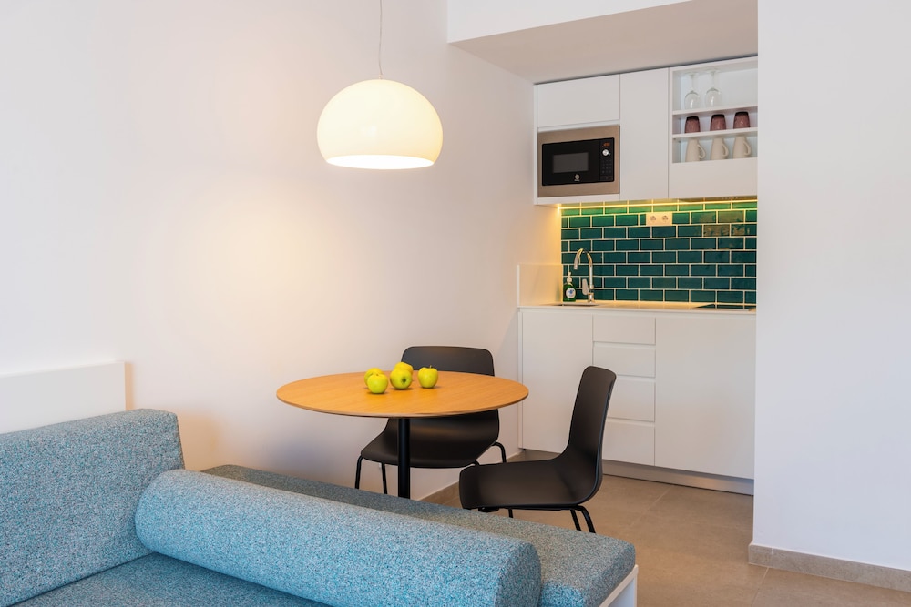 Superior Apartment, 1 Bedroom, Pool View (Select, 2 Adults + 2 Children) photo 3