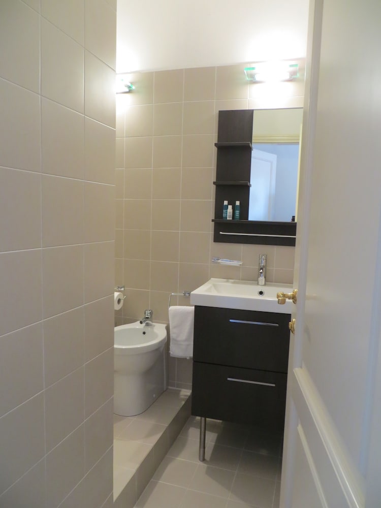 Standard Double Room, City View (Tornabuoni Small Size Room) photo 2