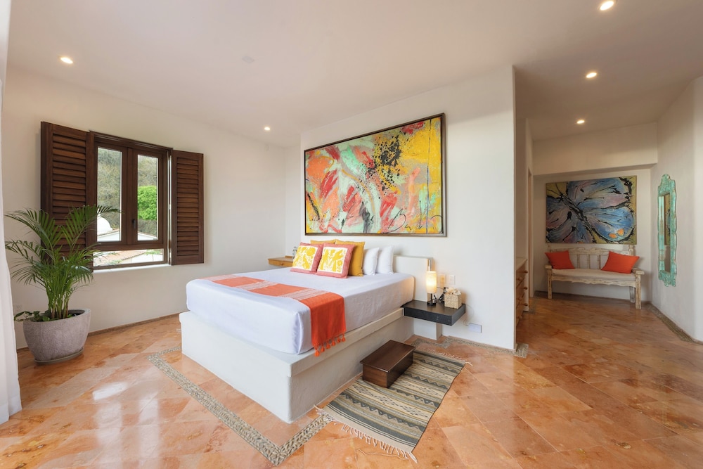Deluxe Suite, 1 King Bed, Ocean View photo 2