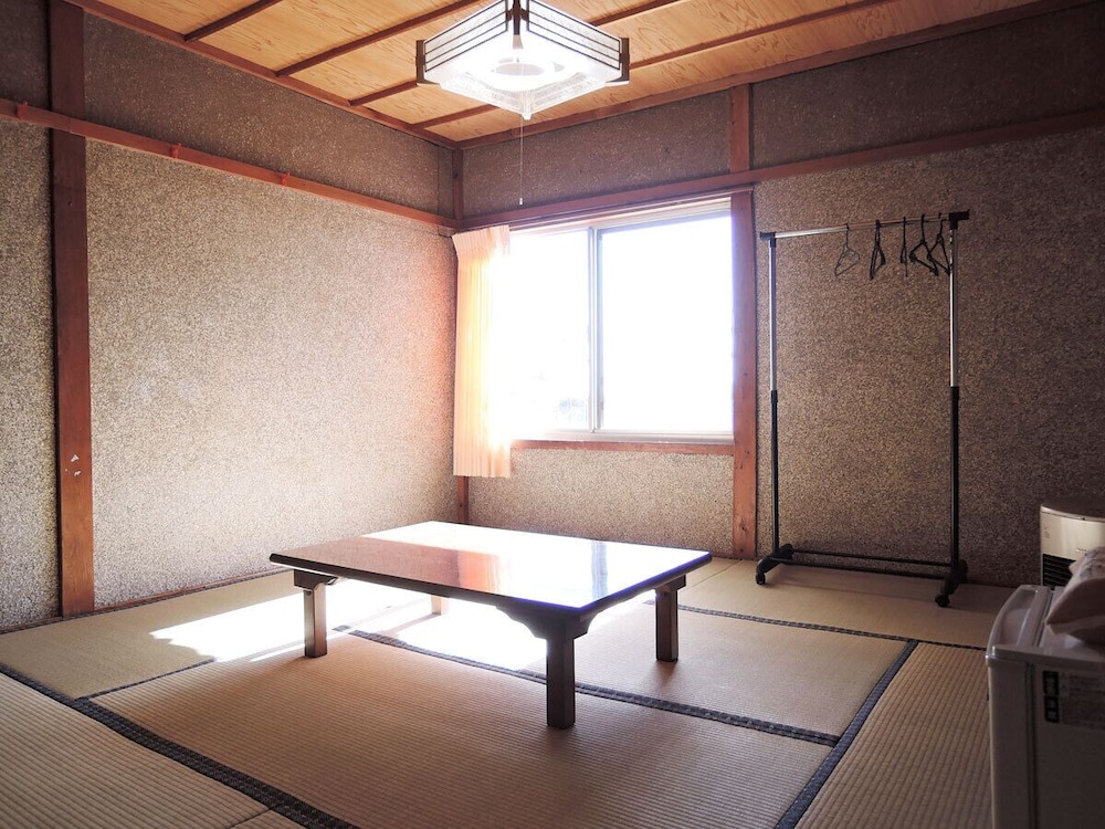 Japanese Style Room For 3-7 People, Yokodake