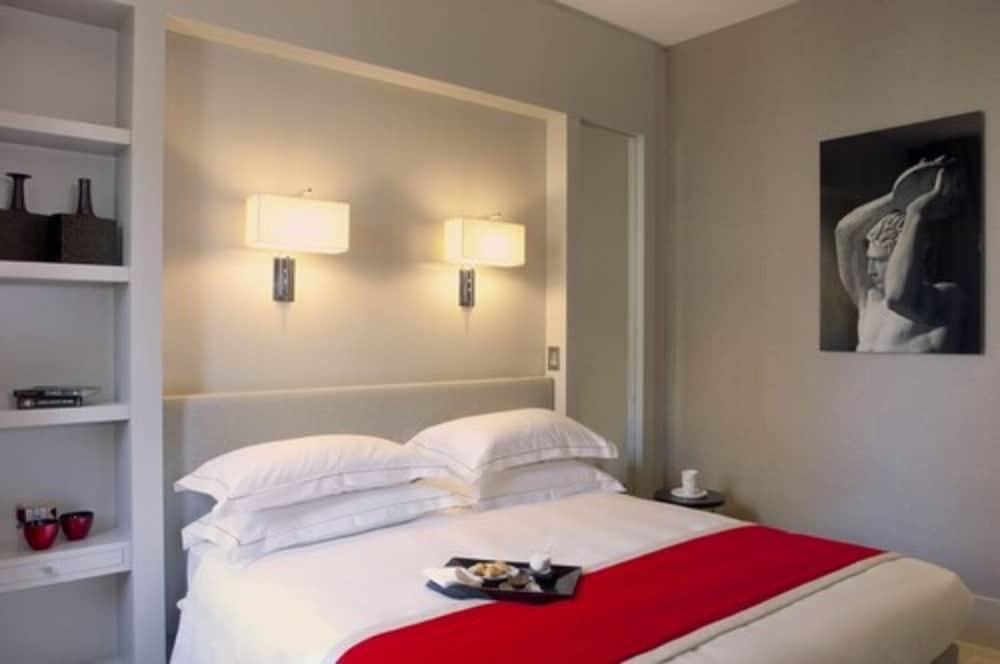 Suite, 1 King Bed photo 2