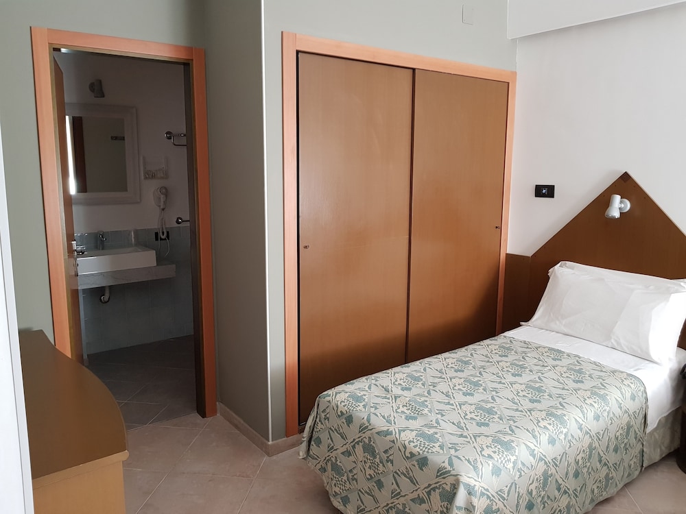 Superior Triple Room - Photo 1
