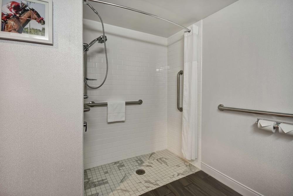Room, Accessible, Non Smoking - Photo 4