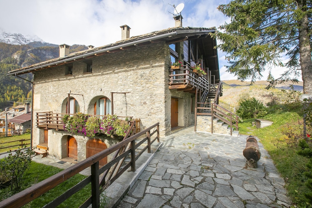 Villa photo 3