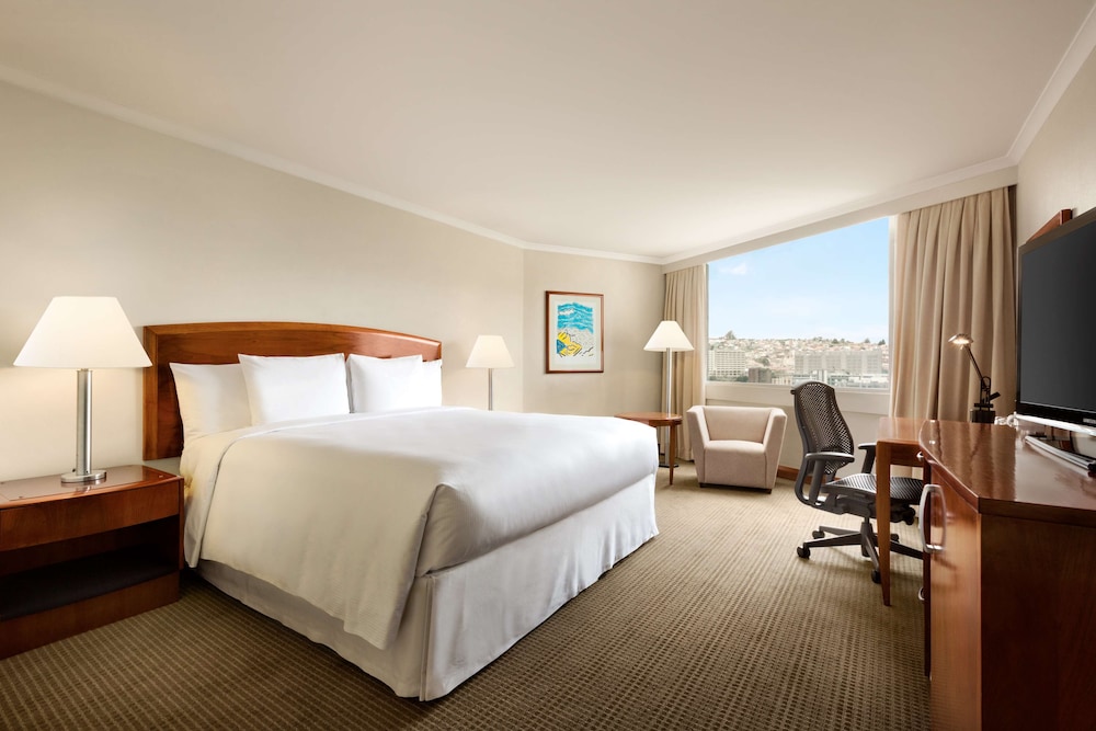 Executive Room, 1 King Bed, Club Lounge Access photo 3