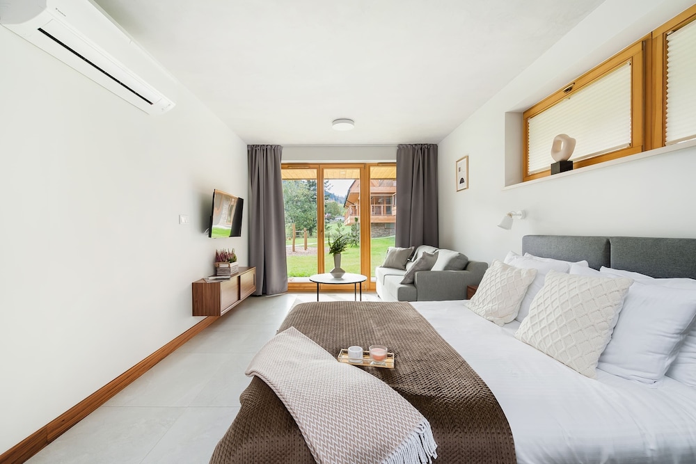 Deluxe Studio Suite