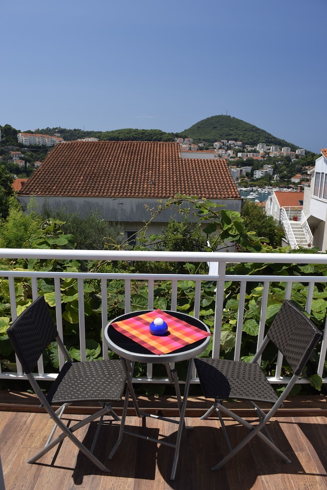 Zweibettzimmer (Balkon & Gemeinschaftsküche)