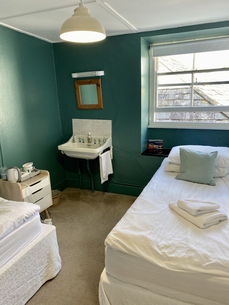 Twin Room (Room 1)