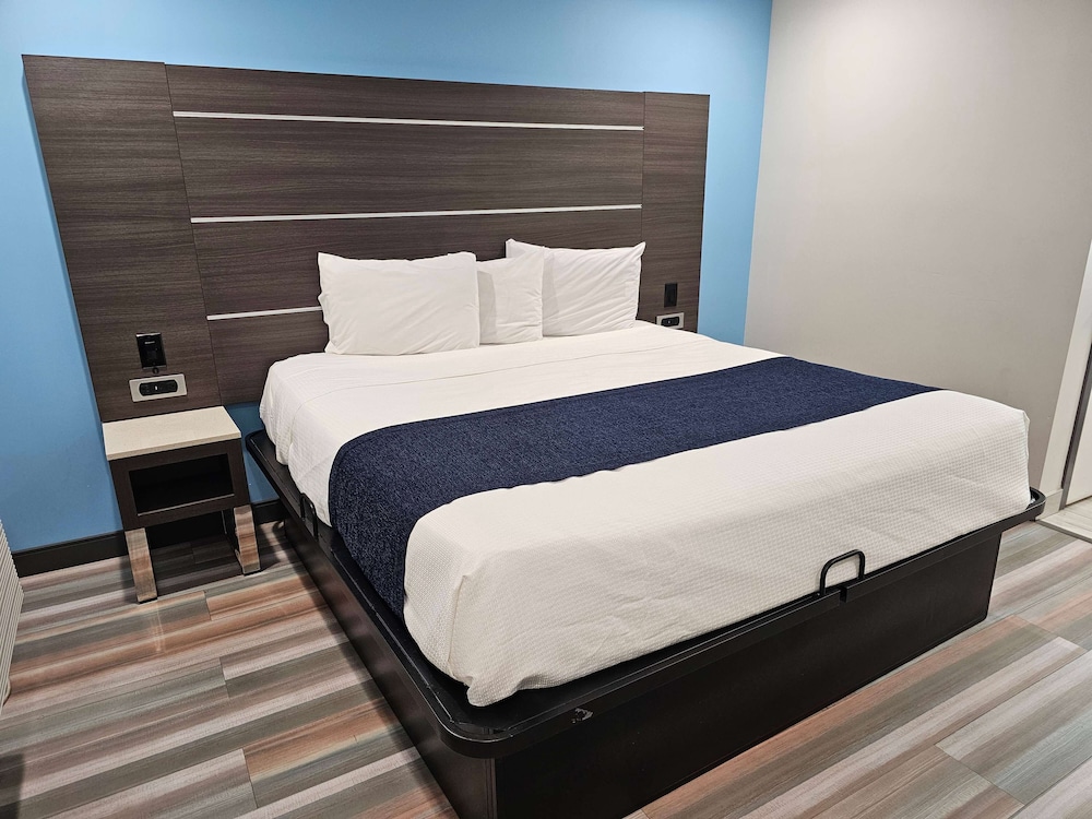 Room, 1 King Bed, Non Smoking - Photo 2