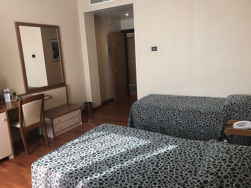 Standard Twin Room photo 2