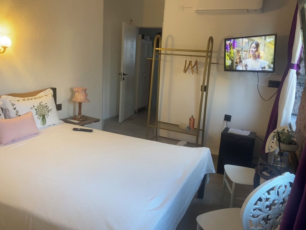 Standard Room, 1 Queen Bed, Non Smoking photo 1