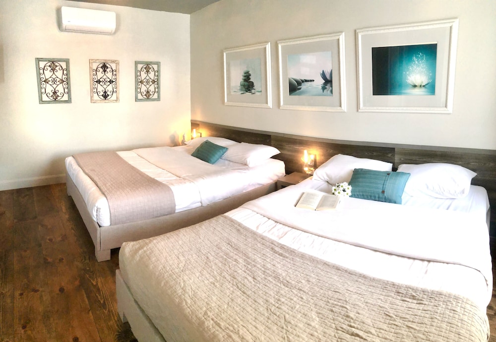 Family Suite, 2 Queen Beds, Lake View photo 1