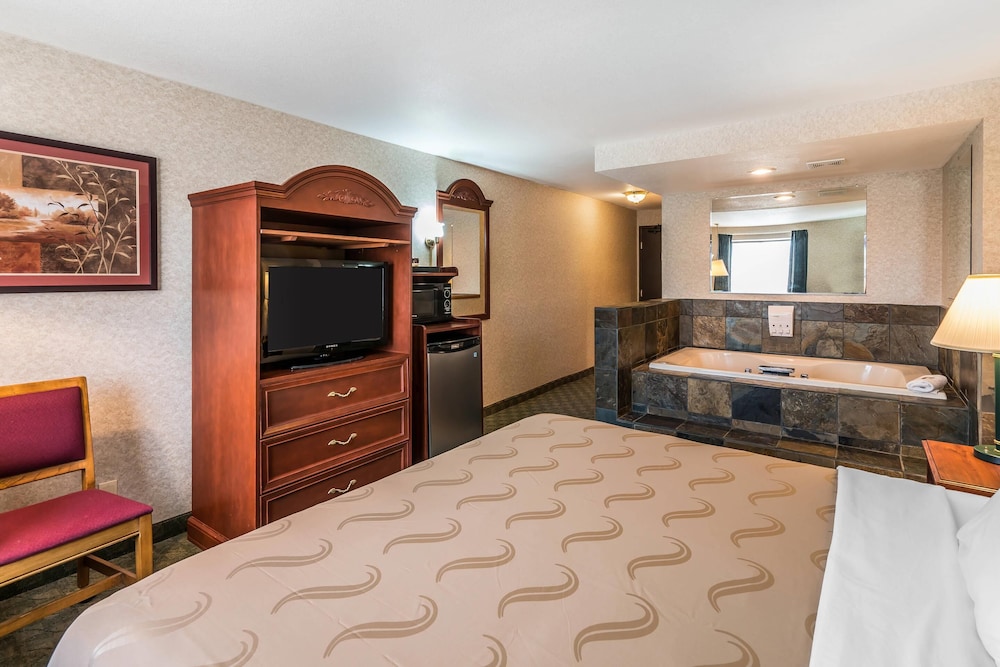 Suite, 1 King Bed, Non Smoking photo 1