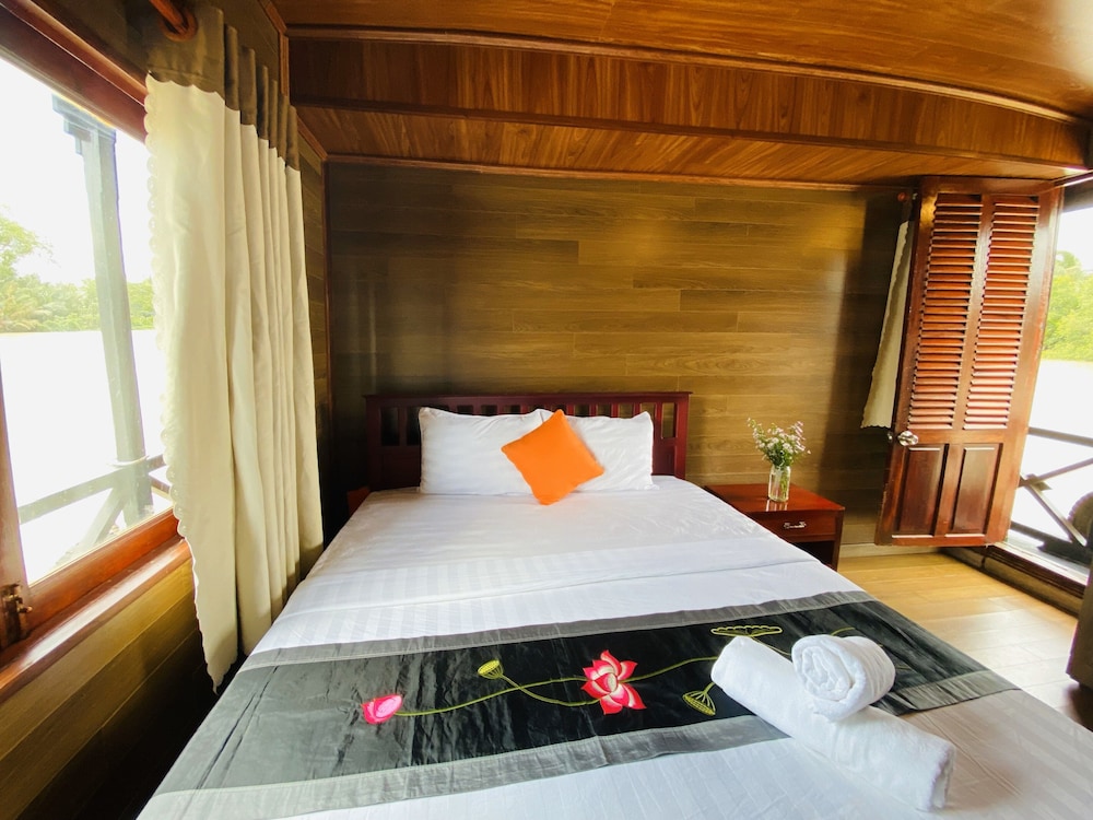Deluxe Cabin photo 3