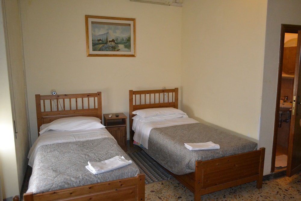 Basic Double or Twin Room photo 2