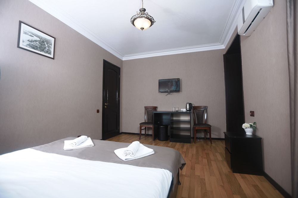 Deluxe Double or Twin Room, City View photo 3