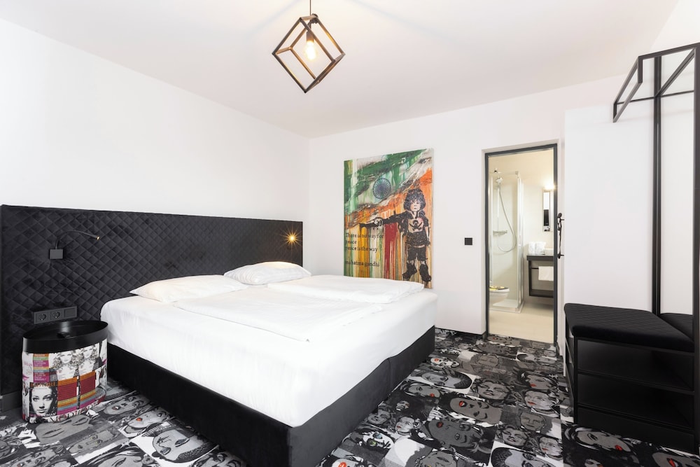 Double Room, 1 King Bed