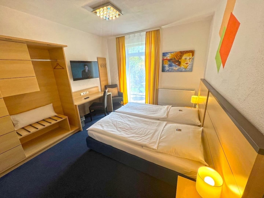 Superior Double Room Single Use, 1 Queen Bed photo 2