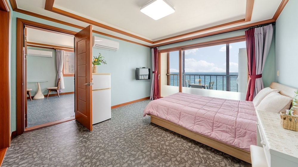 Basic Room, 1 Bedroom (Room 302 Pension(Ocean View/BBQ)) photo 1