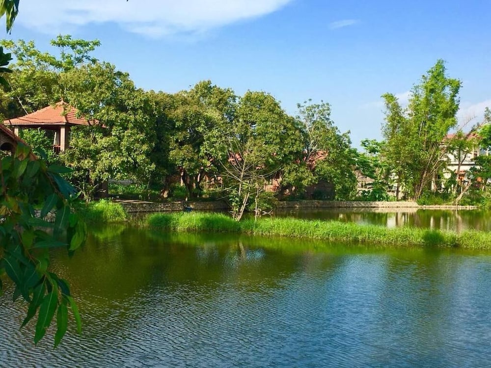 Deluxe Bungalow with lake view photo 2