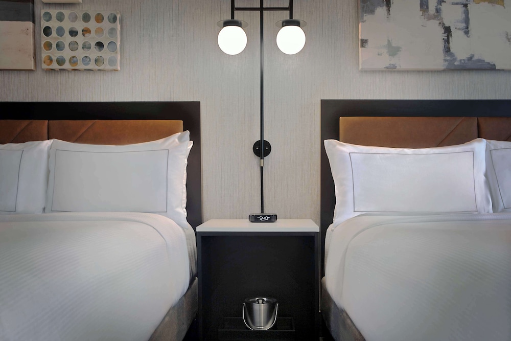 Deluxe Room, 2 Double Beds, Accessible, Bathtub (Hearing) - Photo 2