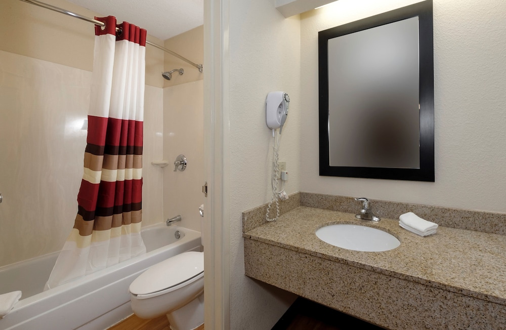 Deluxe Room, 2 Queen Beds, Accessible (Smoke Free) photo 2