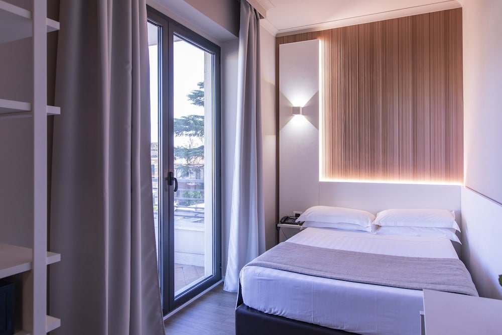 Standard Room, 1 Double Bed, Balcony photo 1