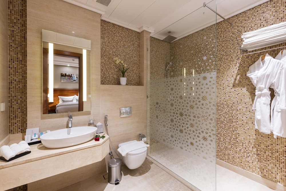Deluxe King Room - Photo 4