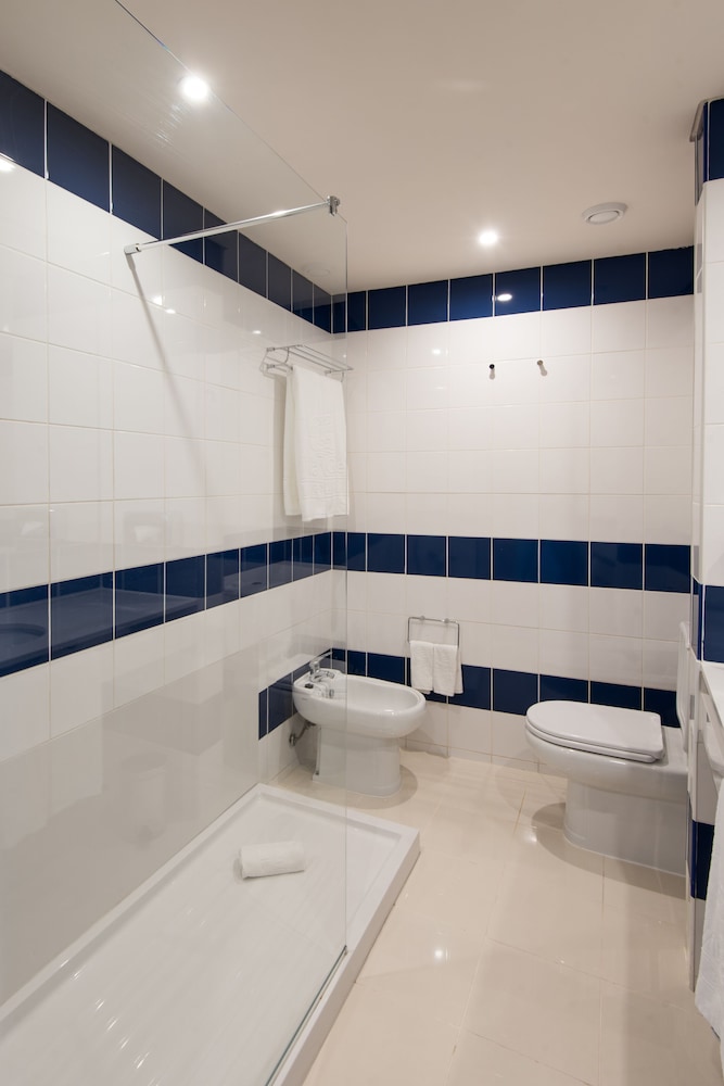 Junior Suite, Sea View (2 Adults + 2 Children) - Photo 7