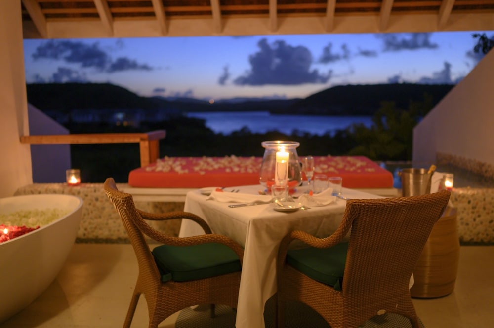 Romantic Suite, 1 King Bed, Private Pool, Bay View (Plunge Pool - Adults Only) photo 3