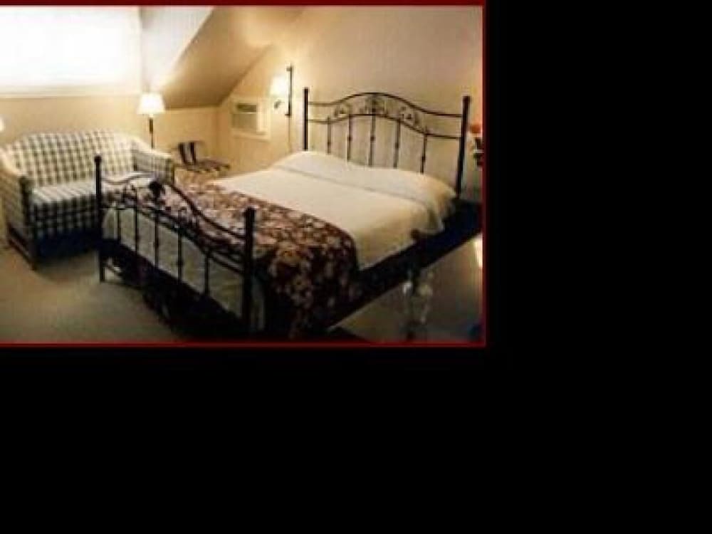 Standard Quadruple Room, Ensuite (Pondside 3 Room Suite) photo 2