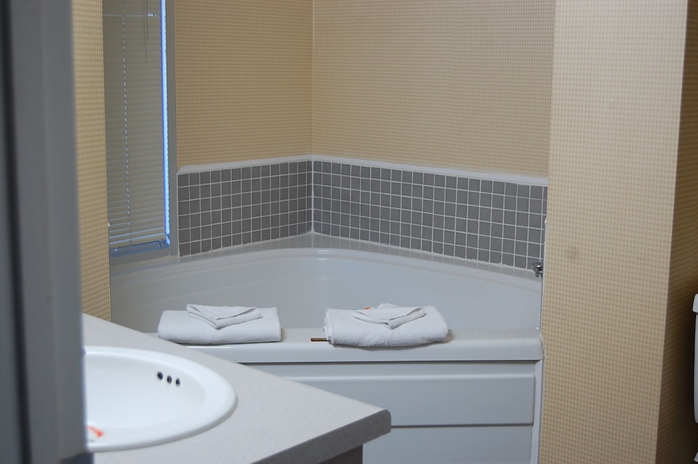 Suite, 2 Queen Beds, Fireplace - Photo 14