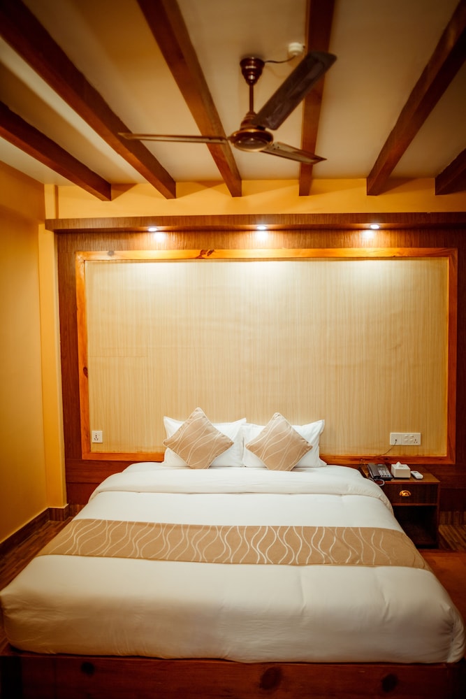 Deluxe Double Room - Photo 13