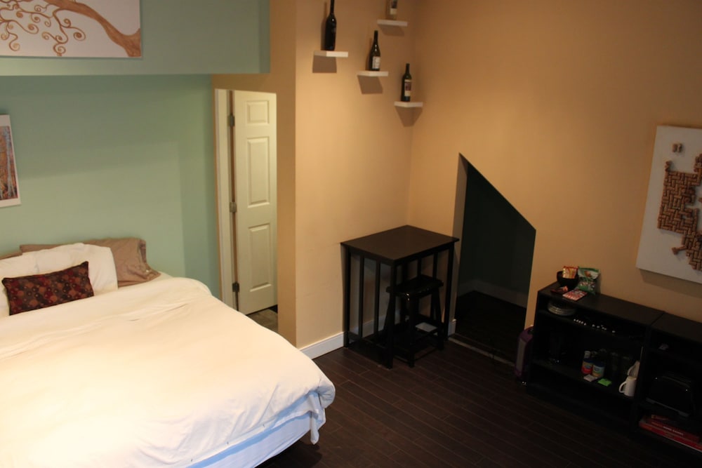 West Suite photo 2