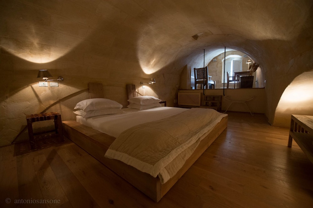 Suite (1004) - Photo 1