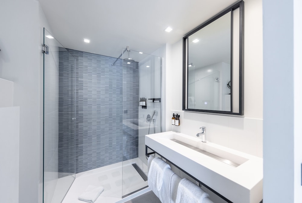 Standard Room, 1 King Bed, City View (Mountain View) - Photo 4