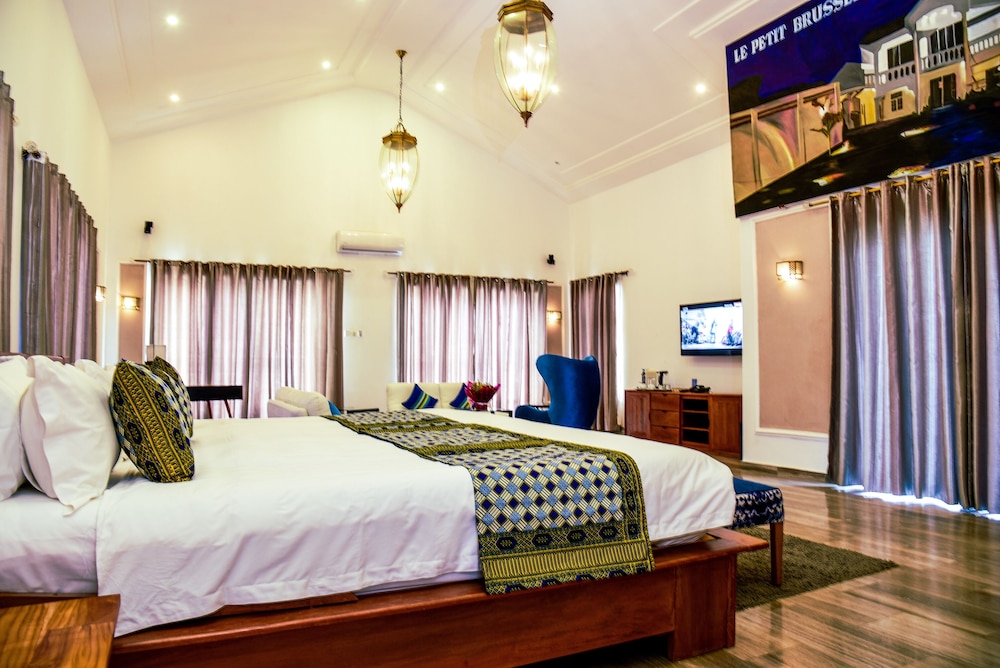 Deluxe Suite, 1 King Bed, Non Smoking photo 1