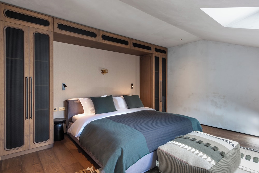 Loft, 1 King Bed (Suite)