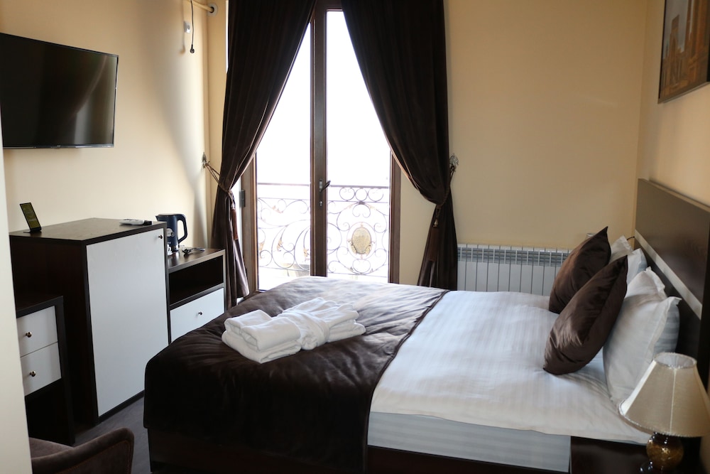 Standard Double Room, 1 King Bed - Photo 6