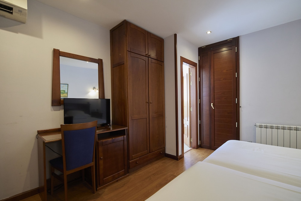 Classic Twin Room photo 2