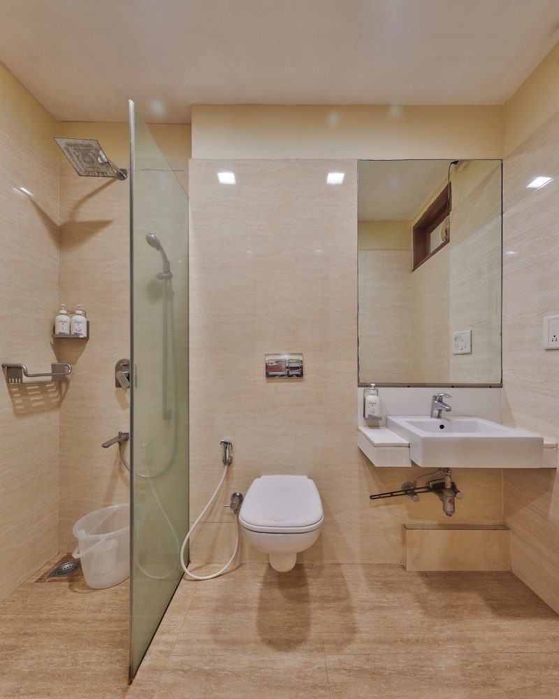 Deluxe Room - Photo 8