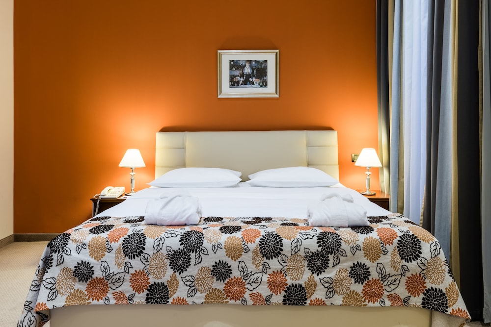 Deluxe Double Room, 1 King Bed thumbnail 5