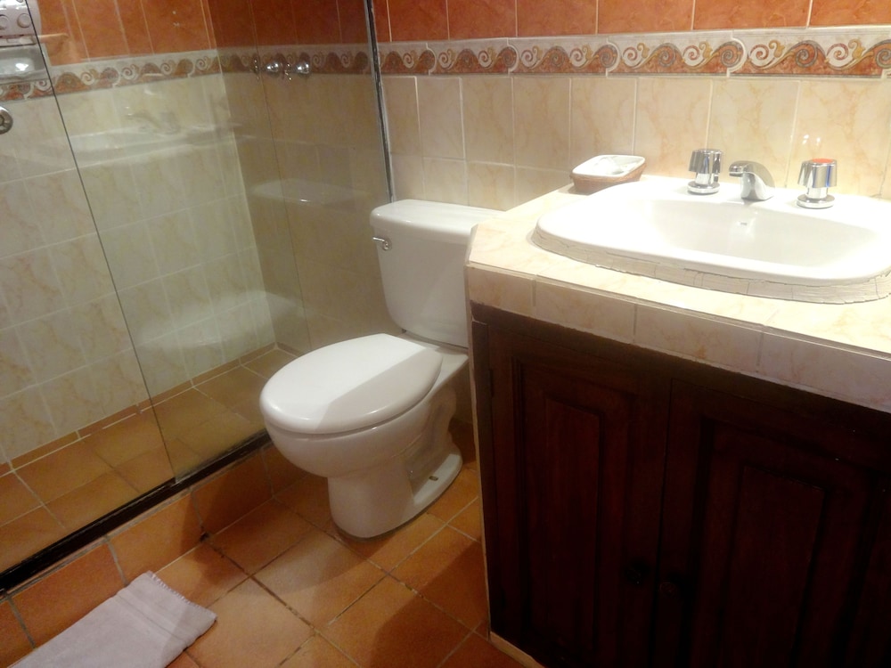 Deluxe Double Room, 1 Bedroom, Private Bathroom photo 2