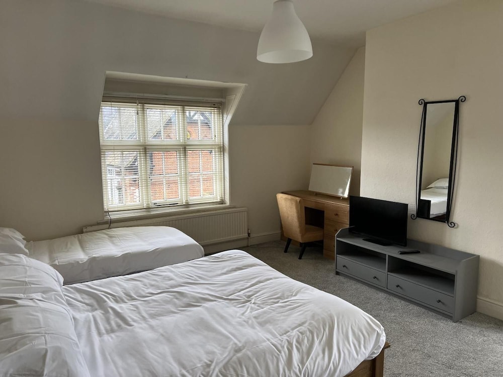 Traditional Apartment, Private Bathroom, Garden View photo 2