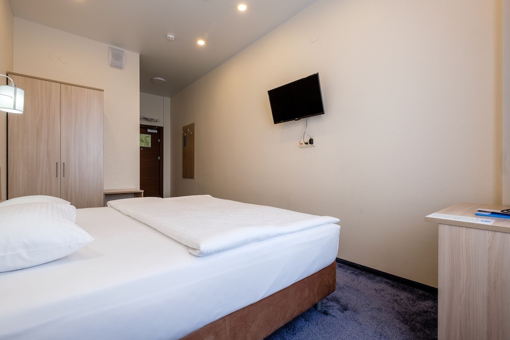 Standard Double or Twin Room, 1 Queen Bed, Non Smoking photo 3