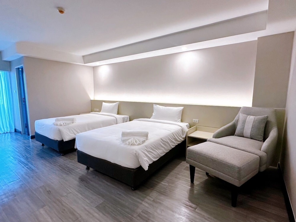 Deluxe Double or Twin Room, Balcony, City View photo 1