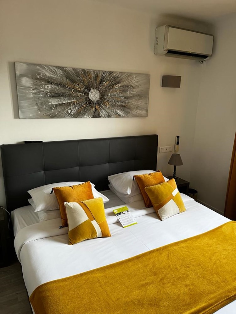 Standard Double Room - Photo 6