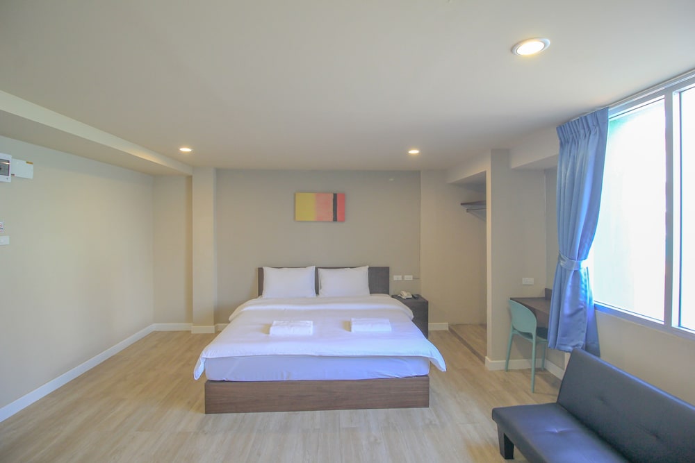 Standard Double Room, 1 King Bed - Photo 5